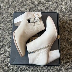 Frye Women's Ankle Boots in Cream